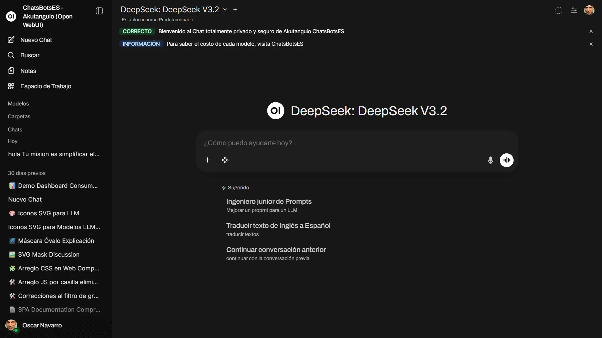 Interfaz de chat de Open WebUI con selector de modelo y barra de conversación